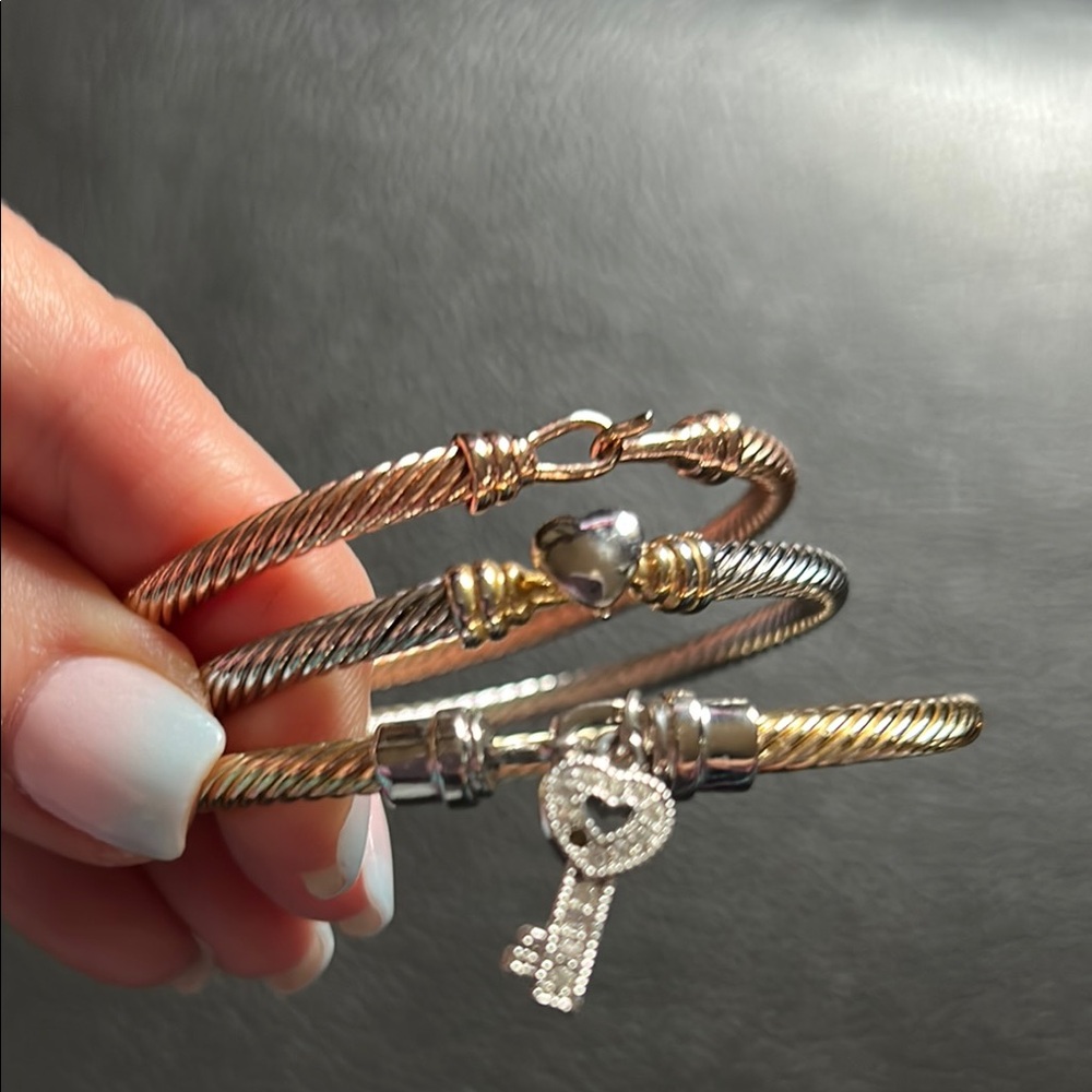 Cable bracelets - Picture 3 of 3